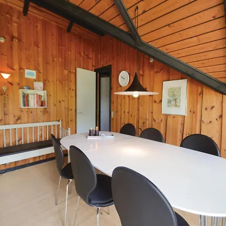 Three-bedroom Holiday In Vaggerlose