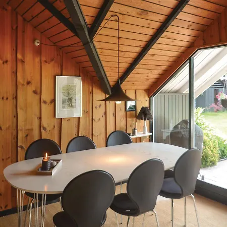 Three-bedroom Holiday In Vaggerlose