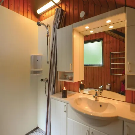 Three-bedroom Holiday In Vaggerlose * Bøtø By